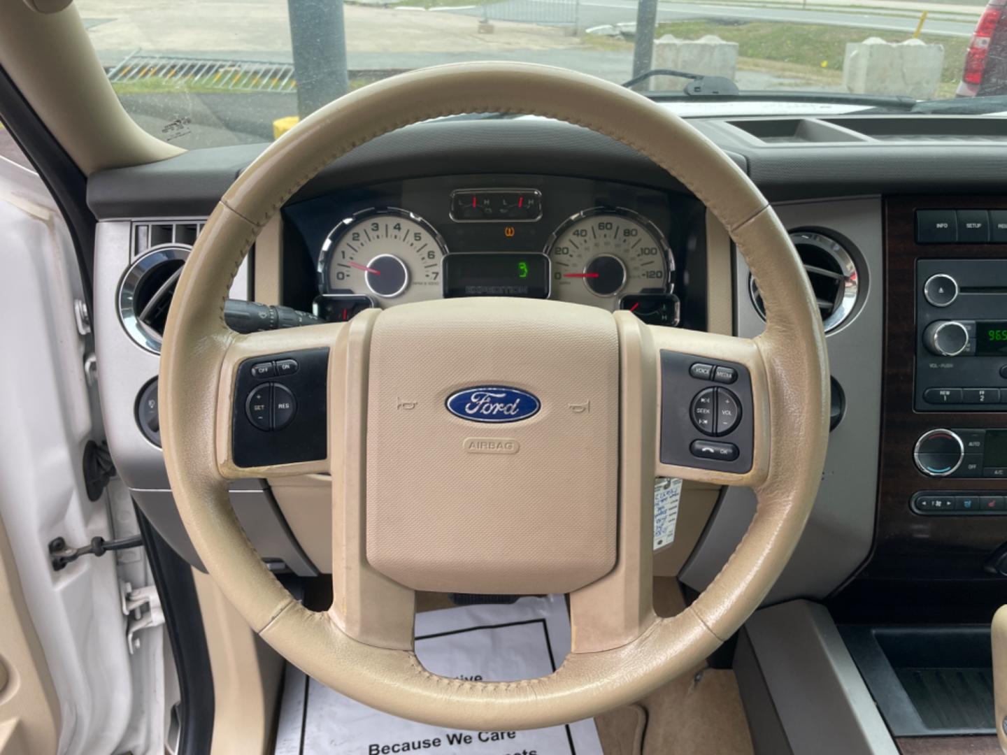 2011 White Ford Expedition (1FMJU1H56BE) with an V8, Flex Fuel, 5.4 Liter engine, Automatic, 6-Spd w/Overdrive transmission, located at 8008 Warden Rd, Sherwood, AR, 72120, (501) 801-6100, 34.830078, -92.186684 - Photo#17